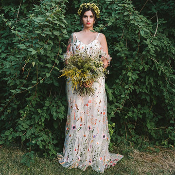 Spaghetti Straps Embroidered Lace Garden Maxi Wedding Gown Customized V Neck Floral Drop Ruffles Sleeves Backless Evening Dress