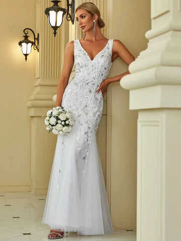 Boho Long Sleeves Mermaid Wedding Dresses For Women Satin Sexy V Neck Open Back Bridal Gown With Lace Appliques Sweep Train