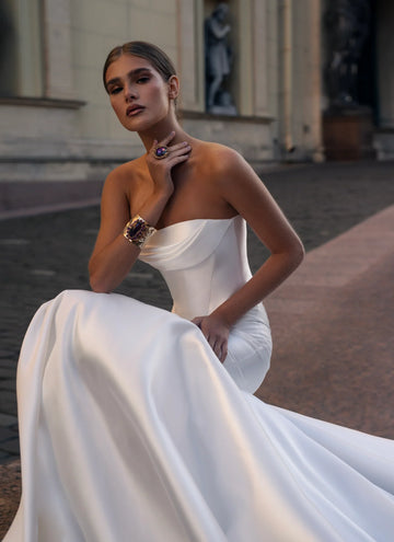 A set of a corset and a skirt of a tight-fitting silhouette, Luxury simple wedding dress