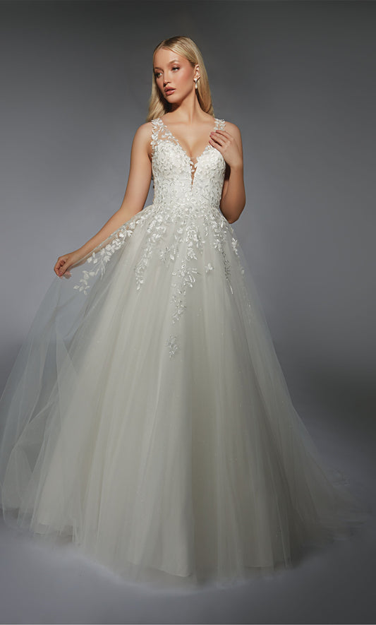 Formal Wear, Long, Tulle/lace, Plunging Neckline, Ball Gown, Illusion Back, Lace Appliques, Train