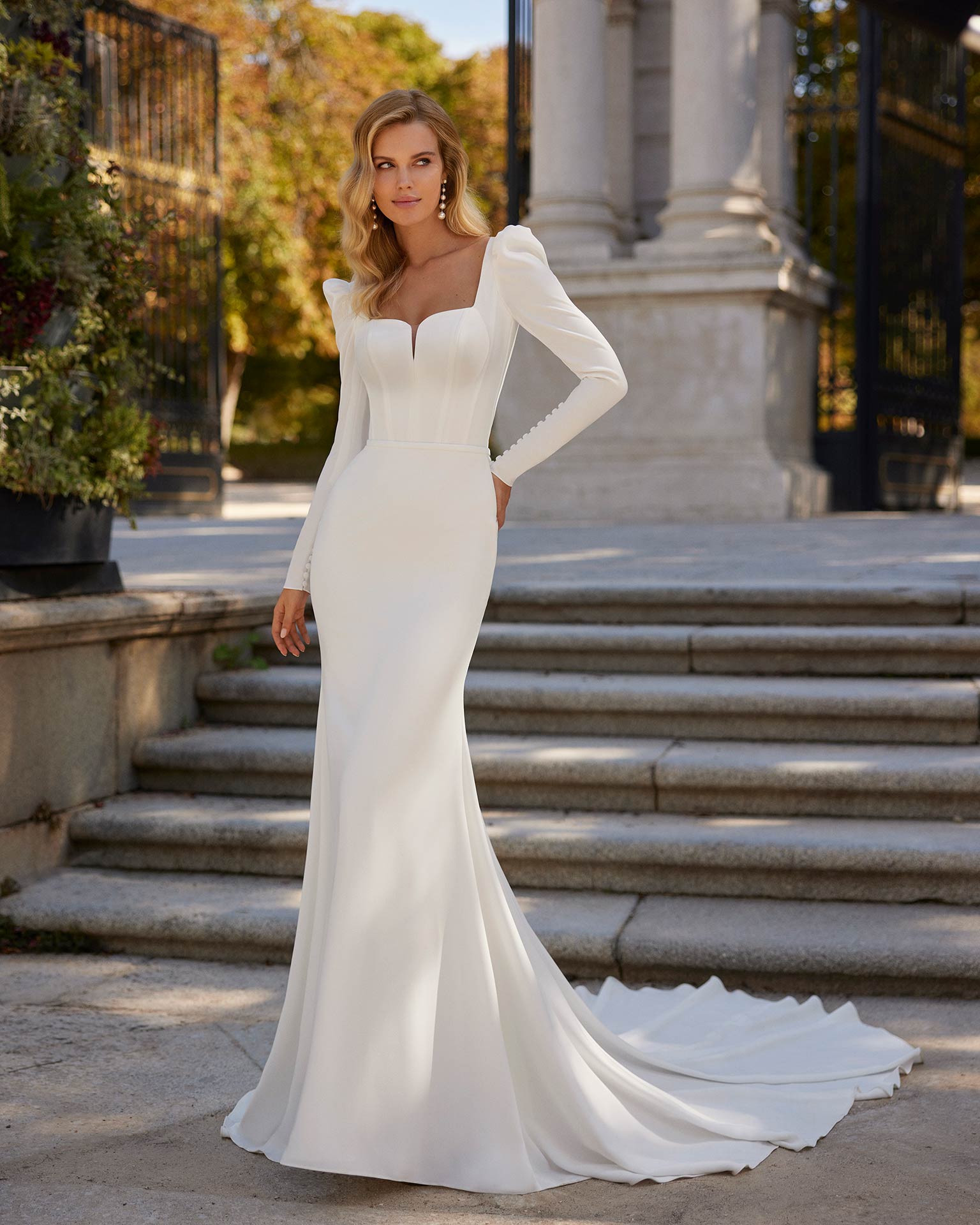 Sexy long mermaid wedding dress crafted in stretch crêpe. A square neckline, plunging back and long sleeve complete the look. An on-trend Luna Novias look.