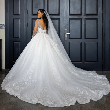 White Wedding Dress Ball Gown O-Neck Beaded Appliques Long Sleeves Bridal Gown