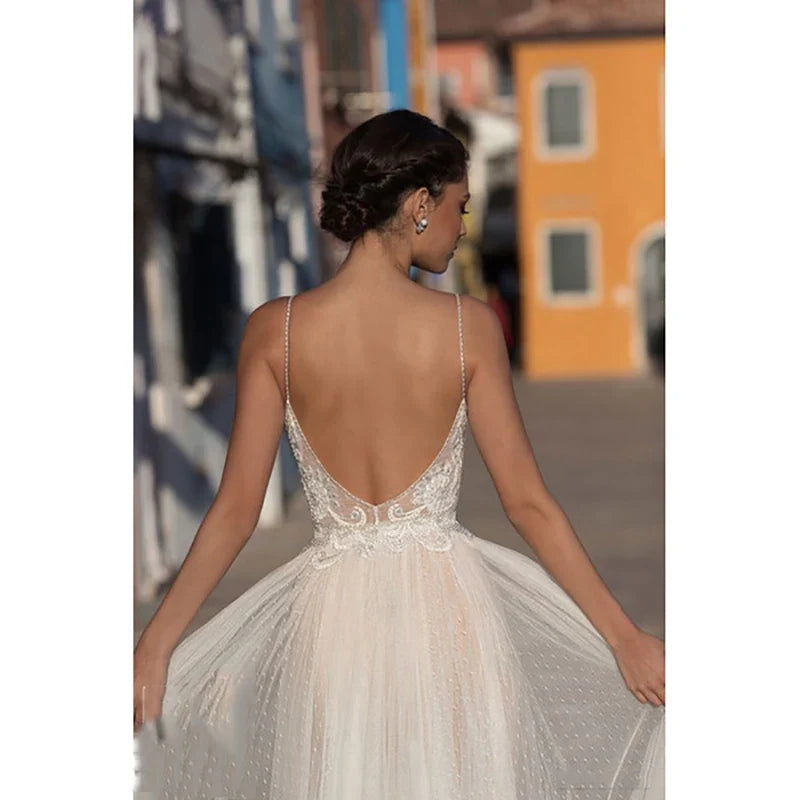 Customized Beach  V Neck Wedding Dress Spaghetti Straps Sexy vestido de noiva Bohemian Lace Bridal Dress Backless Wedding Gowns