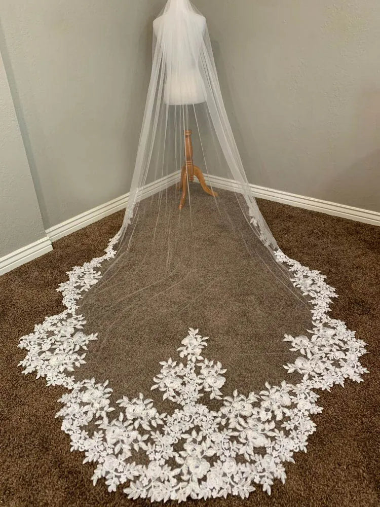 Real Photos Long Lace Wedding Veil Soft Tulle White Ivory Scallop Bridal Veils with Comb Stunning 3 Meters Veil