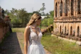 A-Line Wedding Dresses For Women Lace Appliques V Neck Backless Princess Bridal Gown Boho Brides Desses Customized