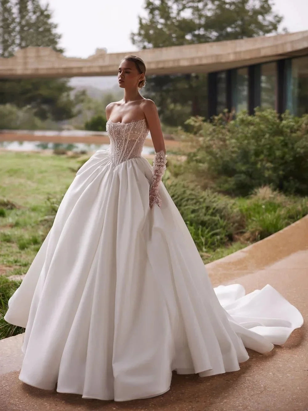 Elegant strapless dress - front