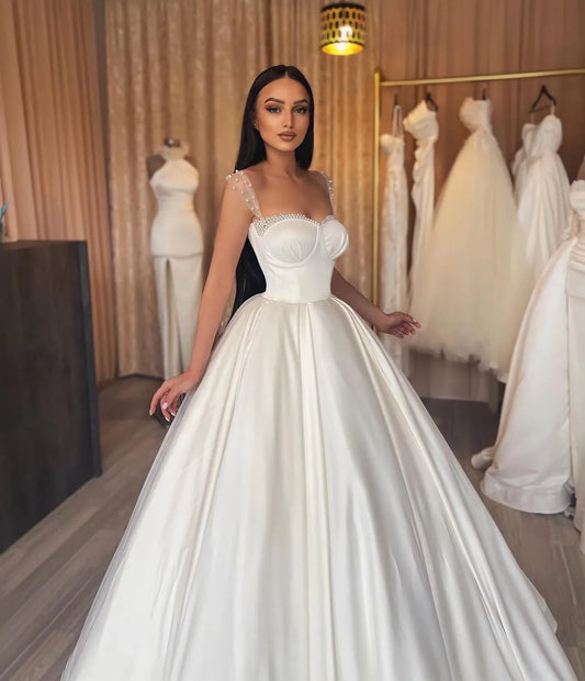 Classic Fashion Vintage A-line Sweetheart wedding dress tulle Pearl halter long designer sweep Train bridal dress Custom 2024