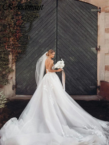 Romantic sweetheart sleeveless floral appliques lace ball gown bridal gown front view