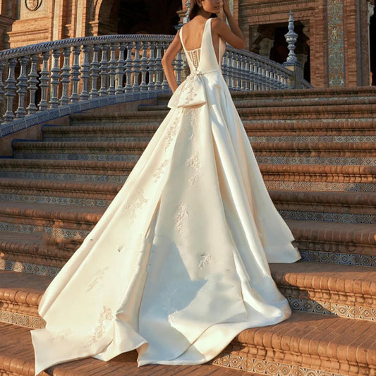 Customized Deep V-Neck Sleeveless Satin A-Line Wedding Dress For Bride Big Bow Decoration Lace Up Long Train Vestido De Novia