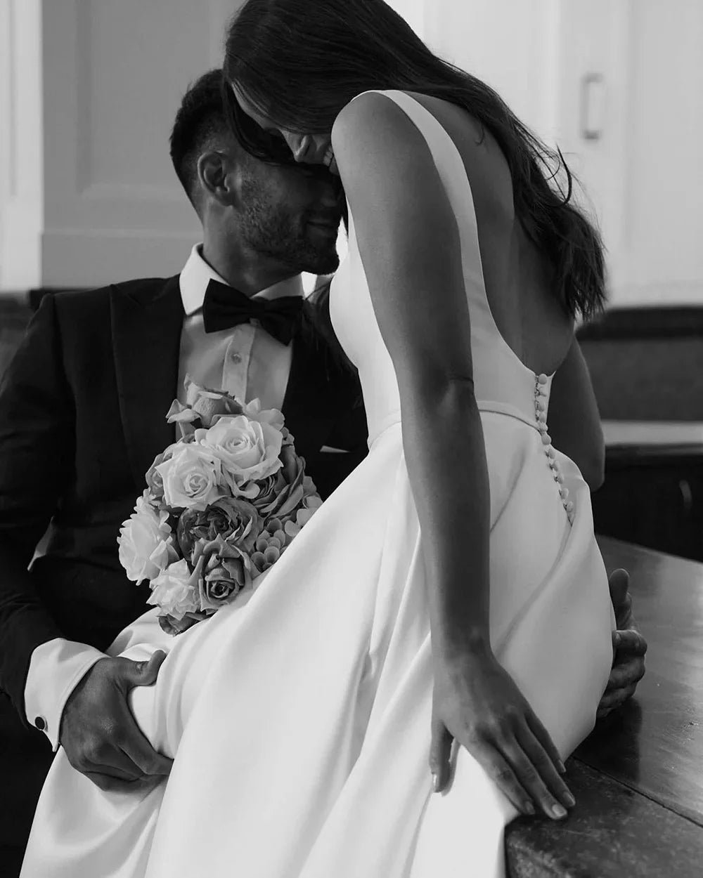 Satin Wedding Dresses For Bride Backless A-line Buttons Luxury Brides Gown Long Train Evening Bridal Dress Customized