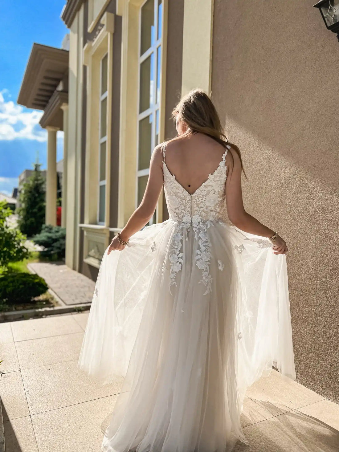 A Line Boho Wedding Dresses Lace Appliques Backless Tulle Bridal Gown Spaghetti Straps Luxury Bride Dress Customized