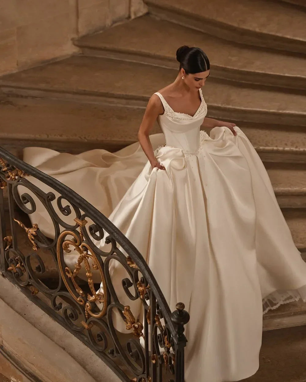 Customized  Exquisite Satin Wedding Dresses Princess Ball Gowns Pearl Bridal Gowns Luxury Vintage Vestidos De Noiva