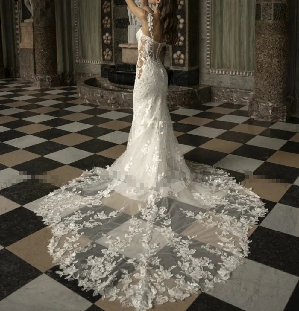 Lace appliques sleeveless - side