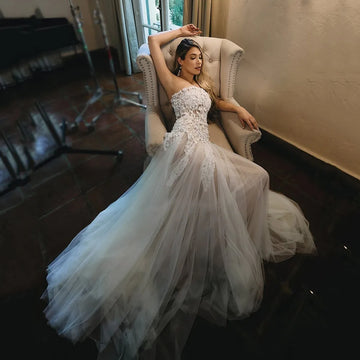 Customized Ethereal Tulle Wedding Dress Strapless Lace Applique Luxury A Line Bridal Gown Romantic Boho Wedding Dress
