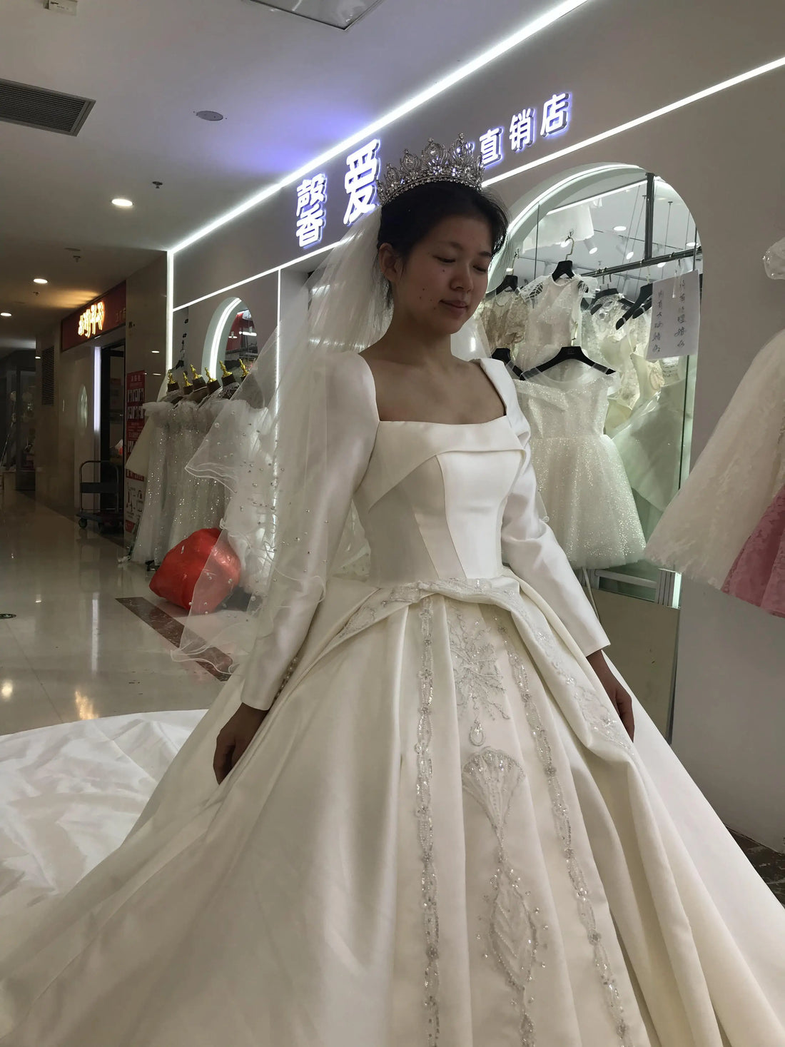 Kisswhite Xlove Collection Customized 15days Ship It Out Ball Gown Satin Sequre Neck Princess Long Tail Bridal Gown