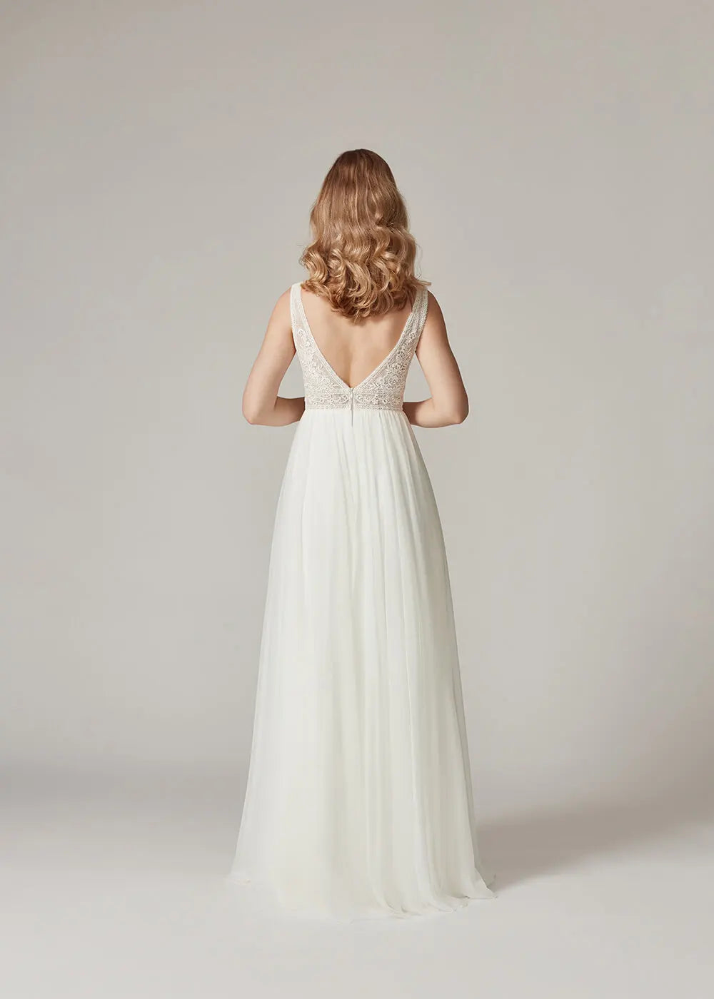 Boho Beach Wedding Dresses V Neck Lace Appliques High Slit Bride Dresses Backless Women Luxury Bridal Dresses Customized