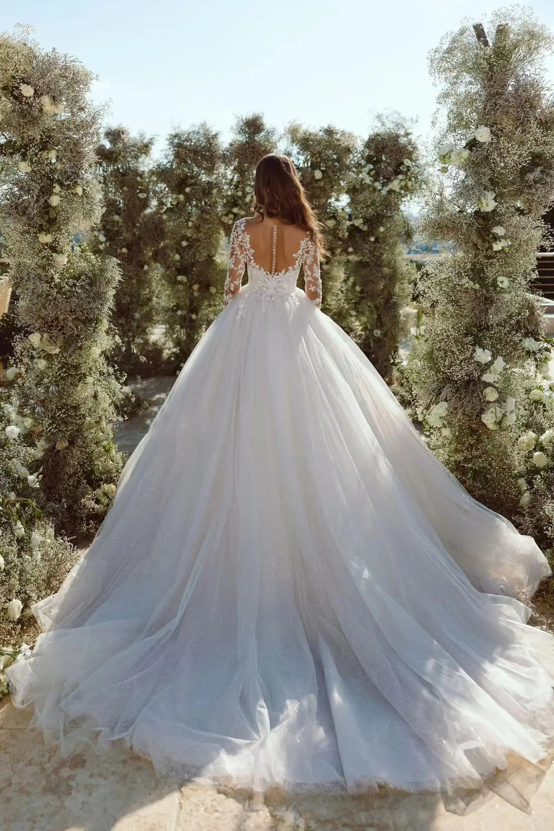 2024 New Exquisite V-Neck Long Train Long Sleeve Lace Wedding Dress Vestido de novia Vestido de noiva Customized
