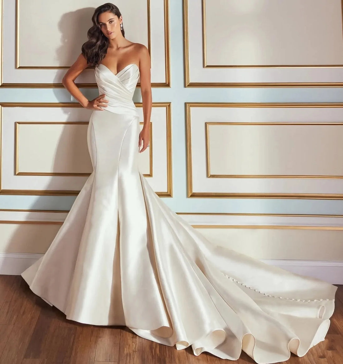 Exquisite strapless mermaid wedding dress sleeveless pleats satin bride party gown