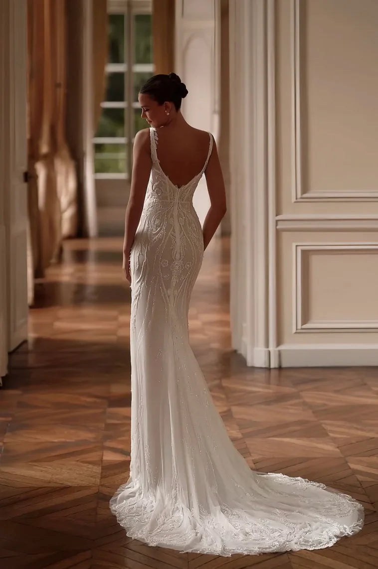 Customized Elegant wedding dress, boat-shaped collar, thin shoulder straps, Sparkling mermaid dress. amanda novias