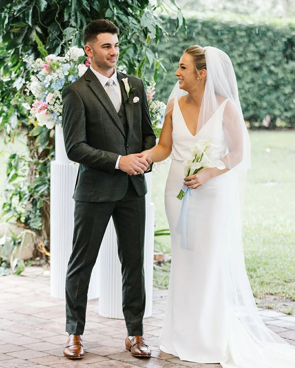Civil Wedding Dresses Brides Simple Backless Sexy Bride Gown Sleeveless Buttons Womern Mermaid Bridal Dress Customized