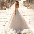 Strapless sleeveless lace appliques A-line classic exquisite wedding dress bridal gown bride ivory