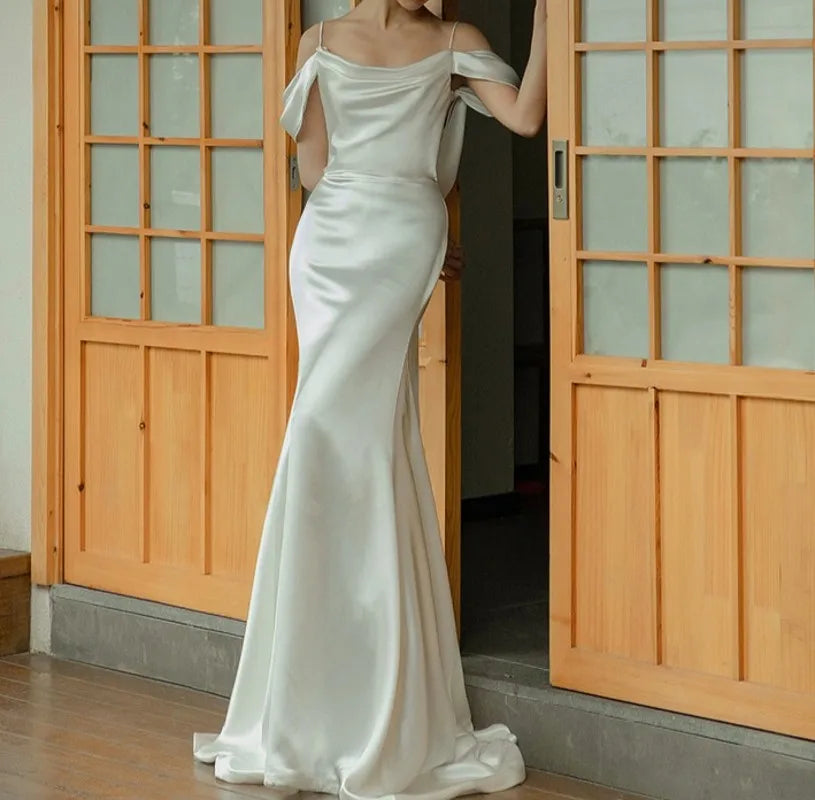 Long satin princess - side
