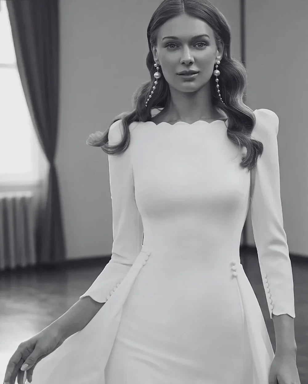 Modest Wedding Dresses 2026 Long Sleeve Scoop Neck Backless Vintage Simple Bridal Dress With Detachable Train Customized