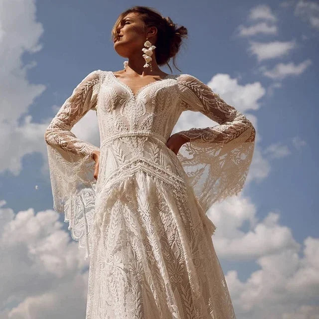 Bohemian vintage wedding dress V-neck backless bridal gown flare sleeves lace 2024