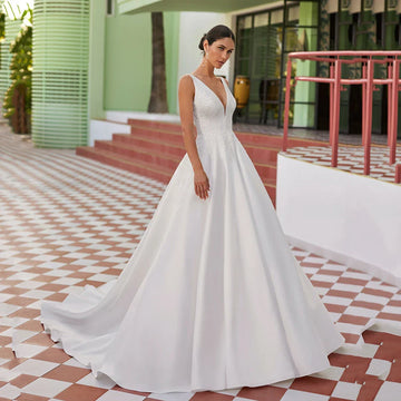 White Wedding Dresses V Neck Bridal Gowns Lace Appliques Sweep Train Luxury Satin Princess Wedding Gowns Customized
