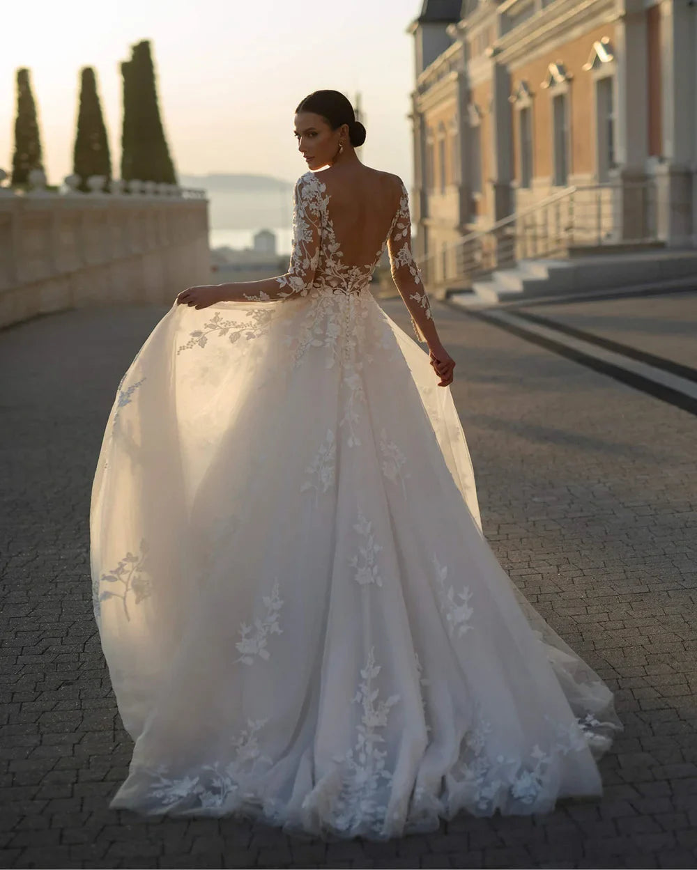 Romantic V-Neck Long Sleeve A-Line Wedding Dress Sexy Backless Appliques Illusion Tulle Boho Princess Bridal Gown Customized