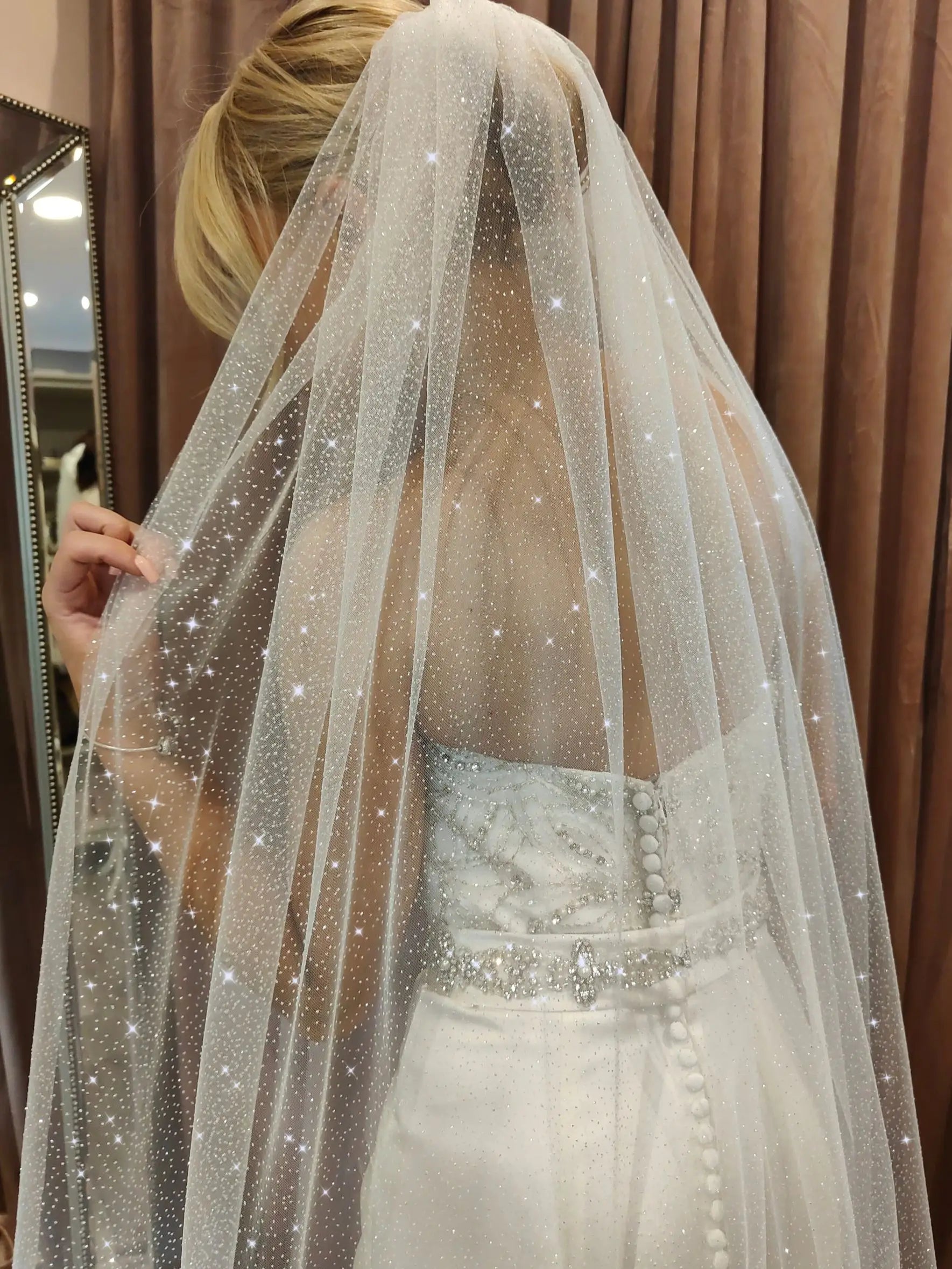 V101 Sparking Bridal Veils Shimmering Wedding Veil with Comb Bing Bling 1 Tier Cut Edge White Champagne Wedding Accessories