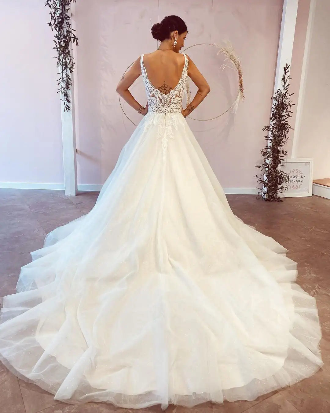 Luxury V Neck Backless Wedding Dresses For Bride Tulle A -Line Beaded Lace Appliques Brides Dress Customized Bridal Gown