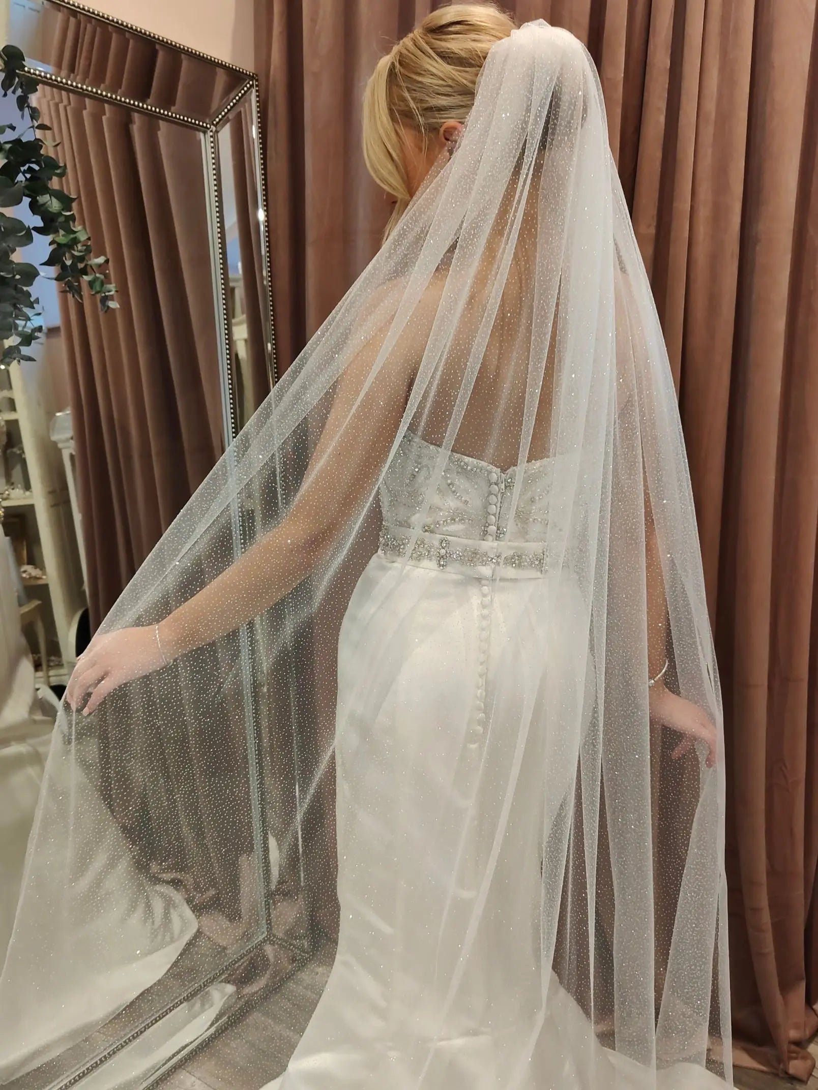 V101 Sparking Bridal Veils Shimmering Wedding Veil with Comb Bing Bling 1 Tier Cut Edge White Champagne Wedding Accessories