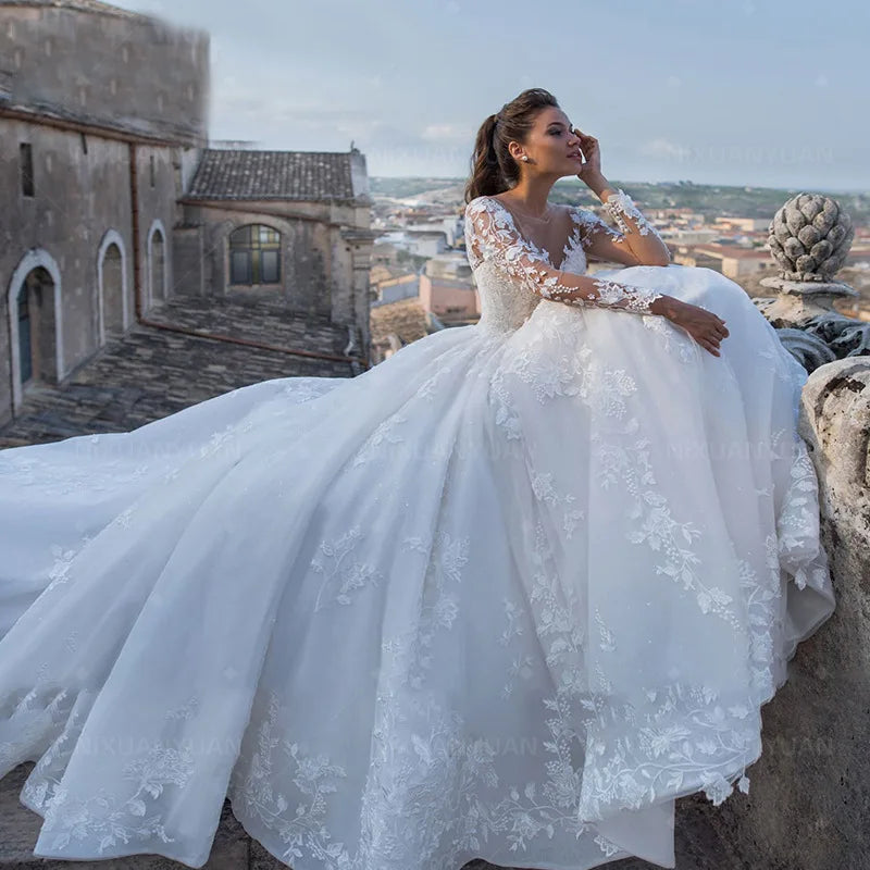 Luxury Wedding Dresses O-Neck A-Line Sexy Bridal Gowns Lace Appliques Long Sleeves Robe Vintage Vestidos De Novia