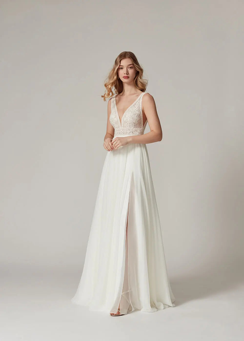 Boho Beach Wedding Dresses V Neck Lace Appliques High Slit Bride Dresses Backless Women Luxury Bridal Dresses Customized