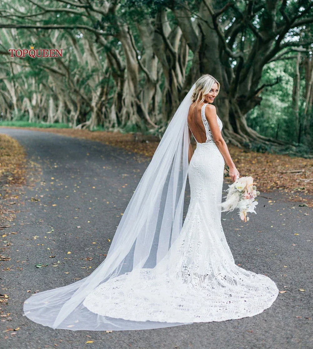 TOPQUEEN V30 1 Tier Cute Edge Bridal Wedding Veil for Bride Elegant Wedding Short with Comb Elbow Length Cathedral High Quality