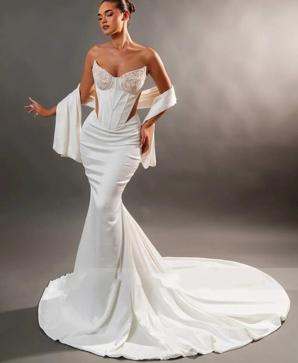 Elegant mermaid wedding dress strapless lace appliques cut-out sleeveless bridal gown