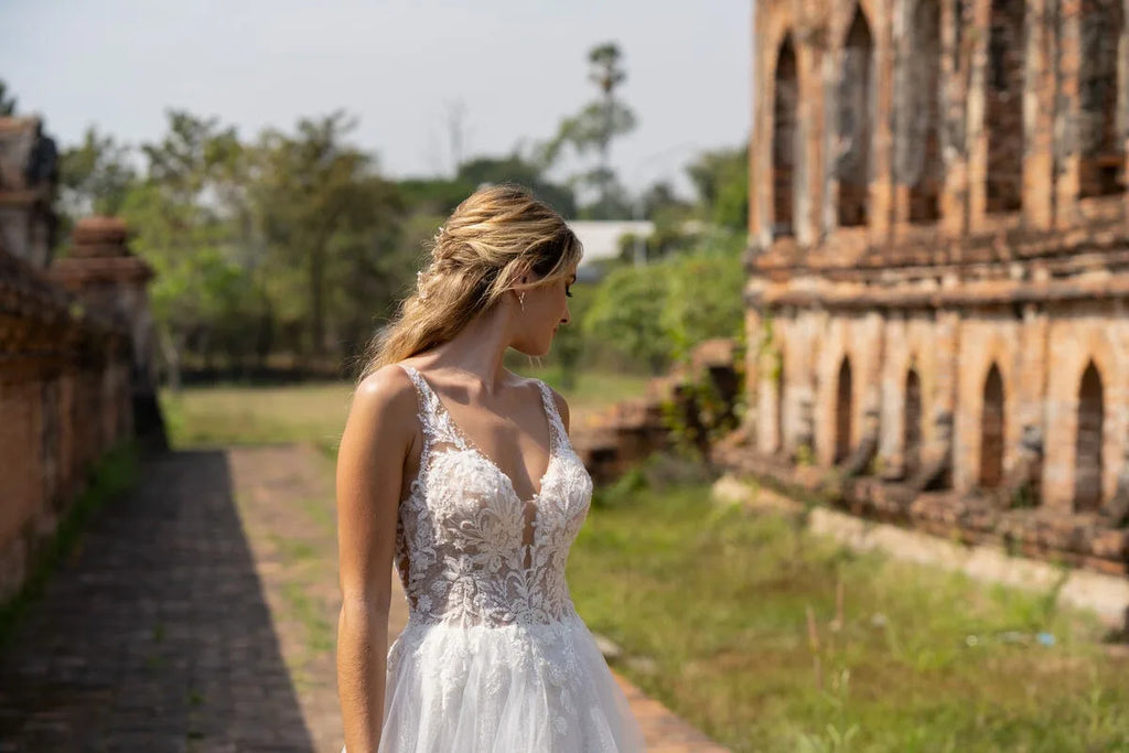 A-Line Wedding Dresses For Women Lace Appliques V Neck Backless Princess Bridal Gown Boho Brides Desses Customized