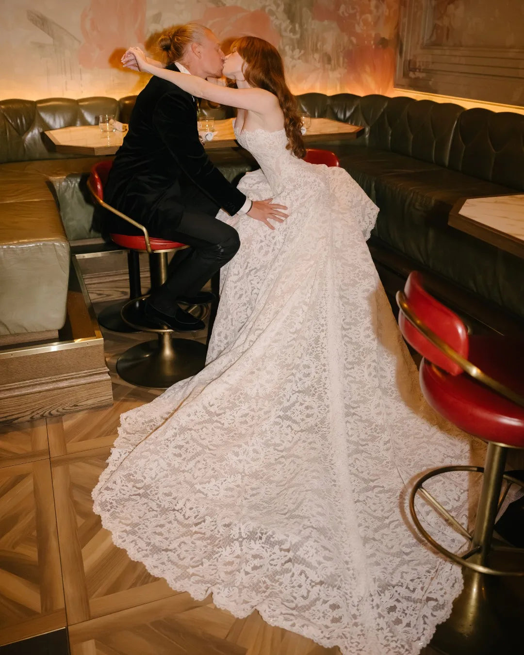 Custom2026 Women's White Elegant Lace Decal Large Skirt with Long Tail Wedding Dress backless and shoulder less Vestido de Novia