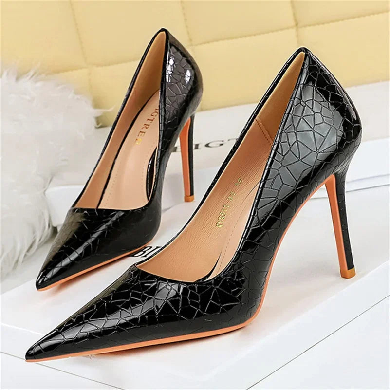 Size chart reference table for plus size metallic serpentine bridal wedding pumps