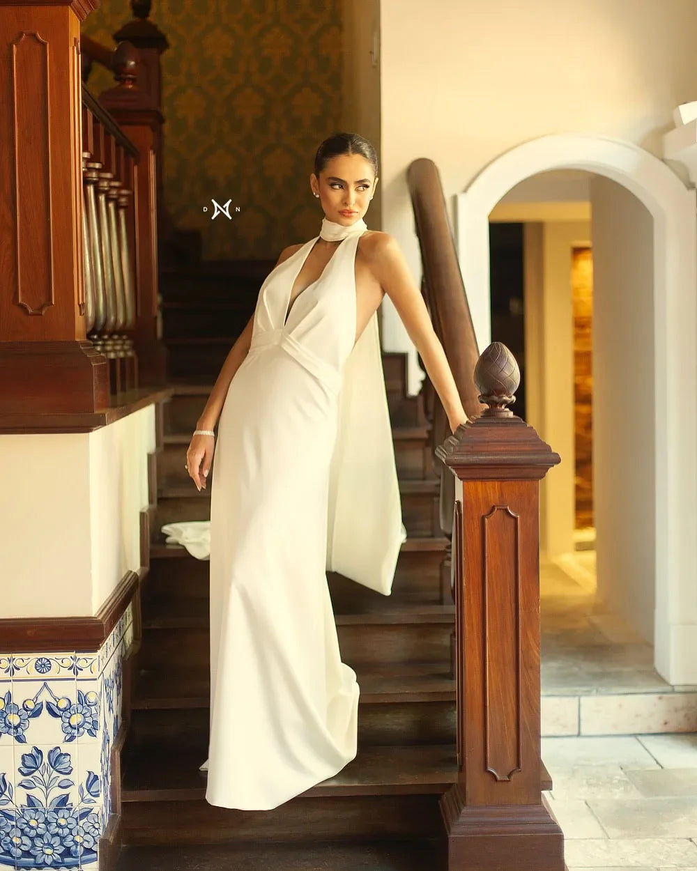 Vintage V-Neck Evening Wedding Dress Fashion Backless Sleeveless Halter Cape Brides Dress Pockets Bridal Gown Customized