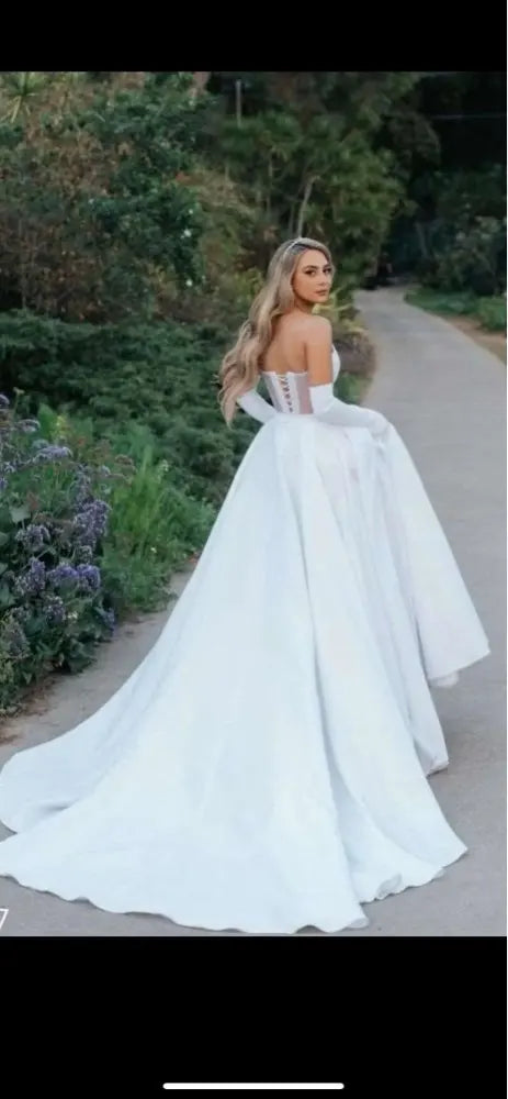 White Satin A Line Wedding Dresses for Bride Leg Split Sweetheart Beach Bride Dress with Train Backless Boho Wedding Gowns