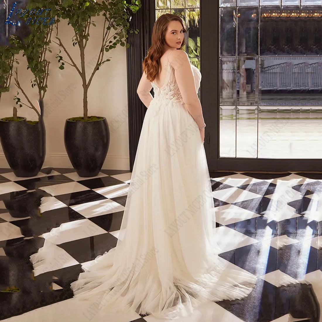 LAYOUT NICEB Tulle V-Neck Wedding Dresses Backless A-Line Spaghetti Straps Appliques Bride Gowns Side Split Women robe de mariée