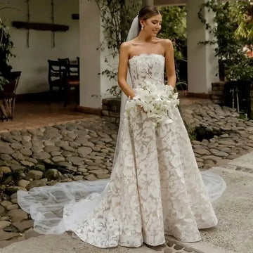 Customized Strapless Wedding Dress Featuring Stunning Lace Appliques A-Line Silhouette Bridal Dress Vestidos De Novia