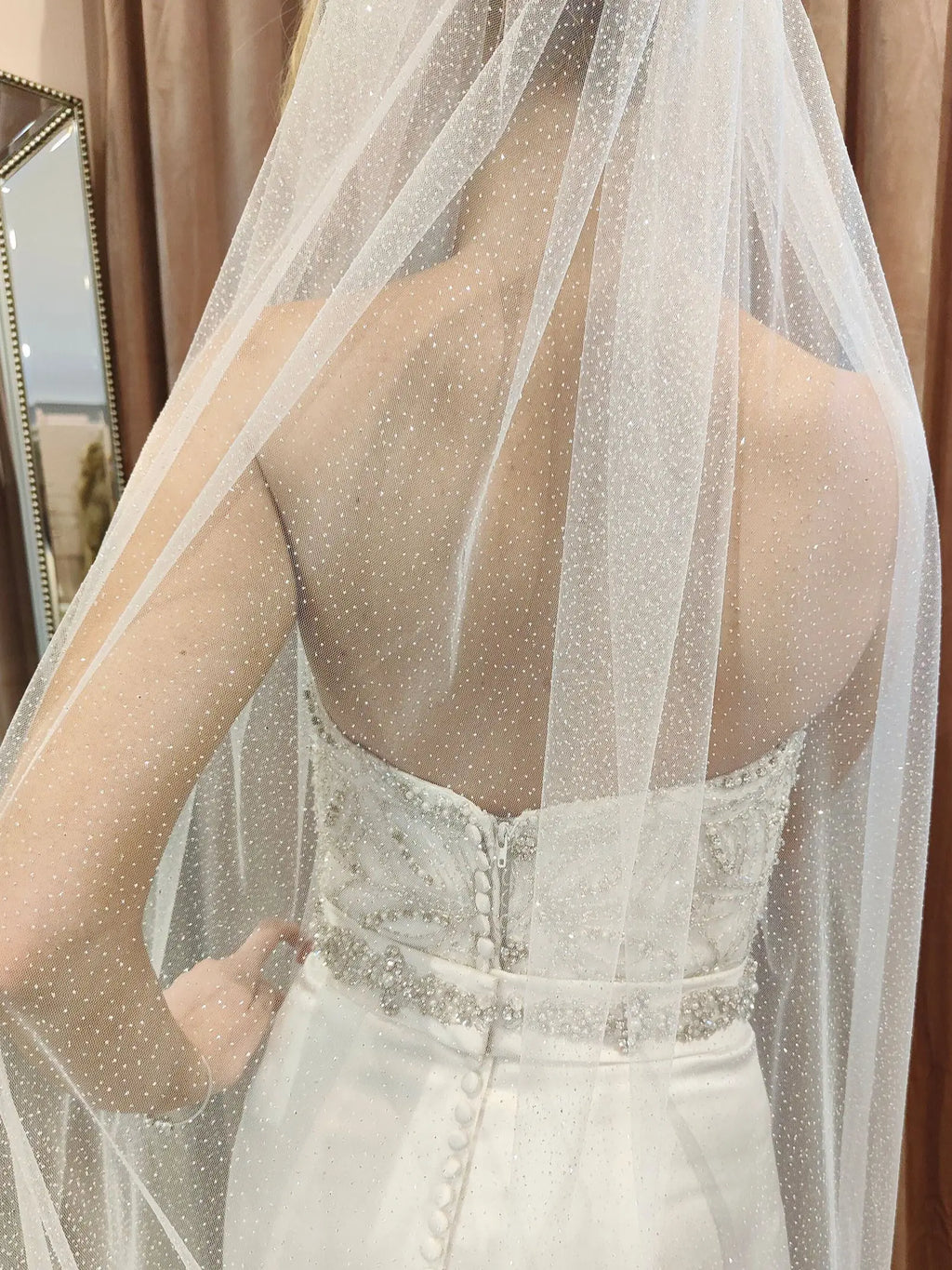 V101 Sparking Bridal Veils Shimmering Wedding Veil with Comb Bing Bling 1 Tier Cut Edge White Champagne Wedding Accessories