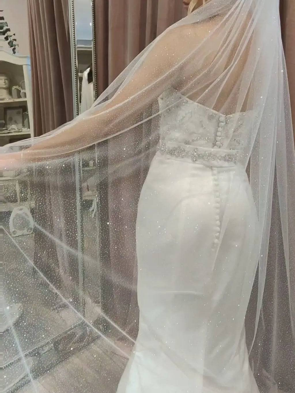 V101 Sparking Bridal Veils Shimmering Wedding Veil with Comb Bing Bling 1 Tier Cut Edge White Champagne Wedding Accessories