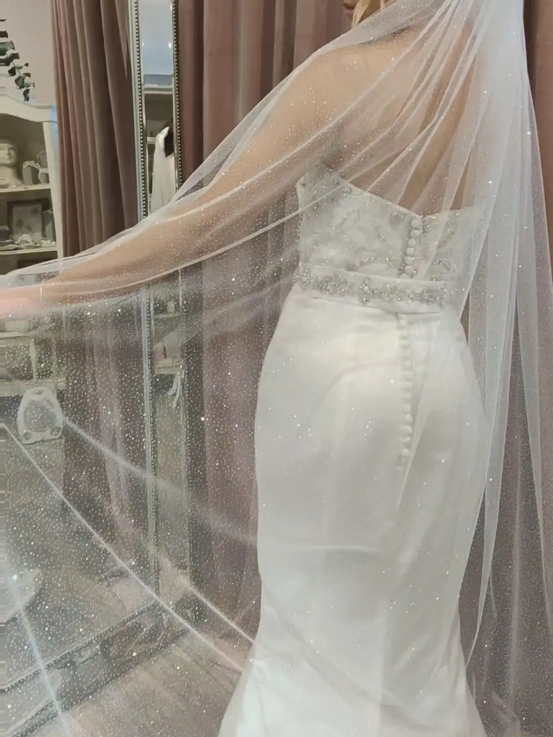 V101 Sparking Bridal Veils Shimmering Wedding Veil with Comb Bing Bling 1 Tier Cut Edge White Champagne Wedding Accessories