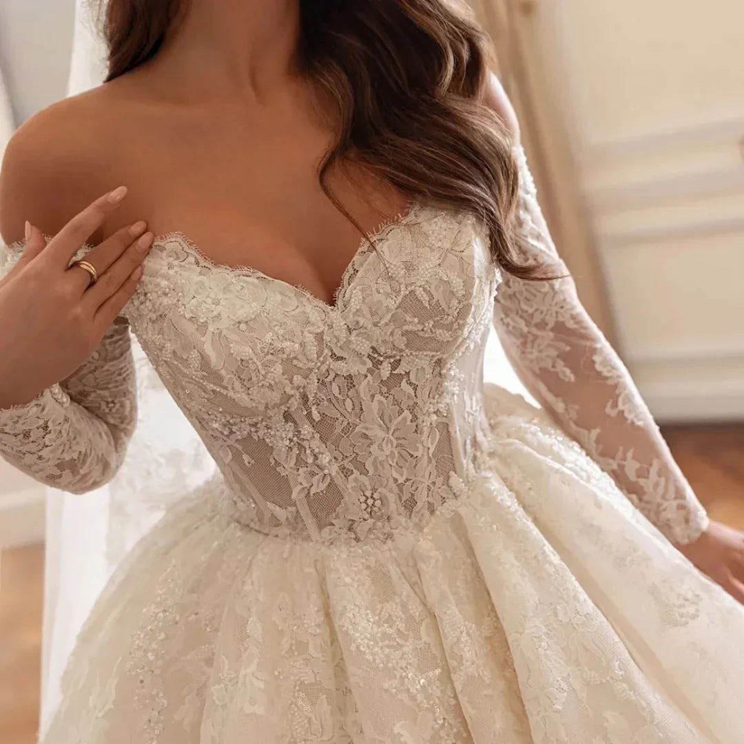 Vintage Wedding Dresses Sweetheart Embroidery Beads Long Sleeve Princess Bride Dress Bridal Gowns Exquaisite
