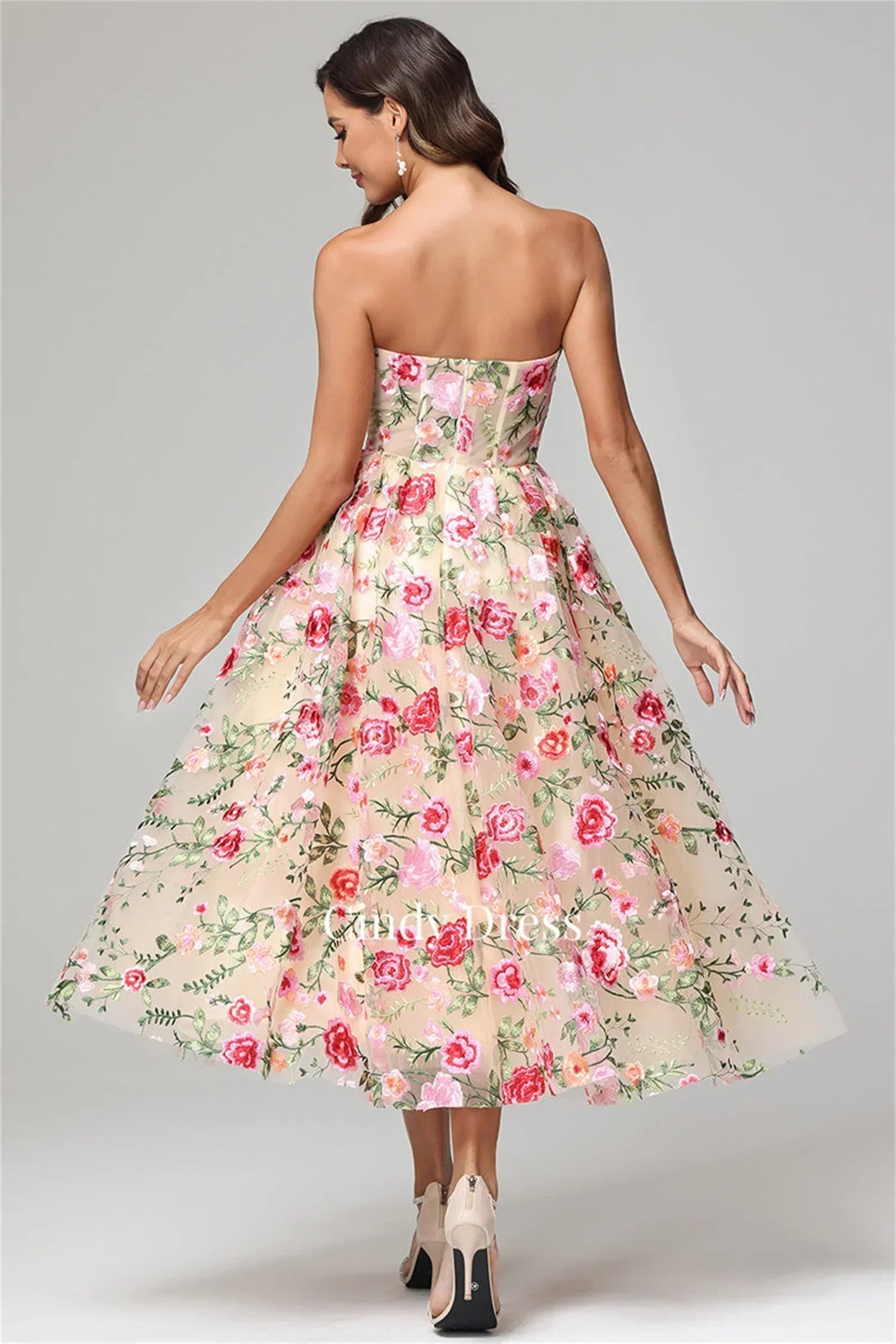 Luxury flowers off-shoulder elegant A-line embroidery Saudi celebrity evening dress detail