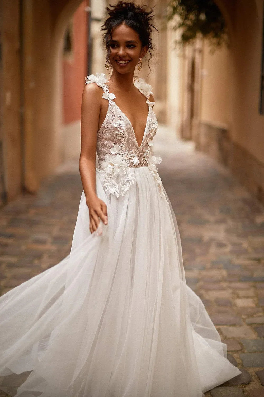 Luxury Wedding Dresses Brides Sexy V-Neck Lace Flower Beads Bridal Gowns Tulle Backless A-Line Boho Bride Dresses Customized